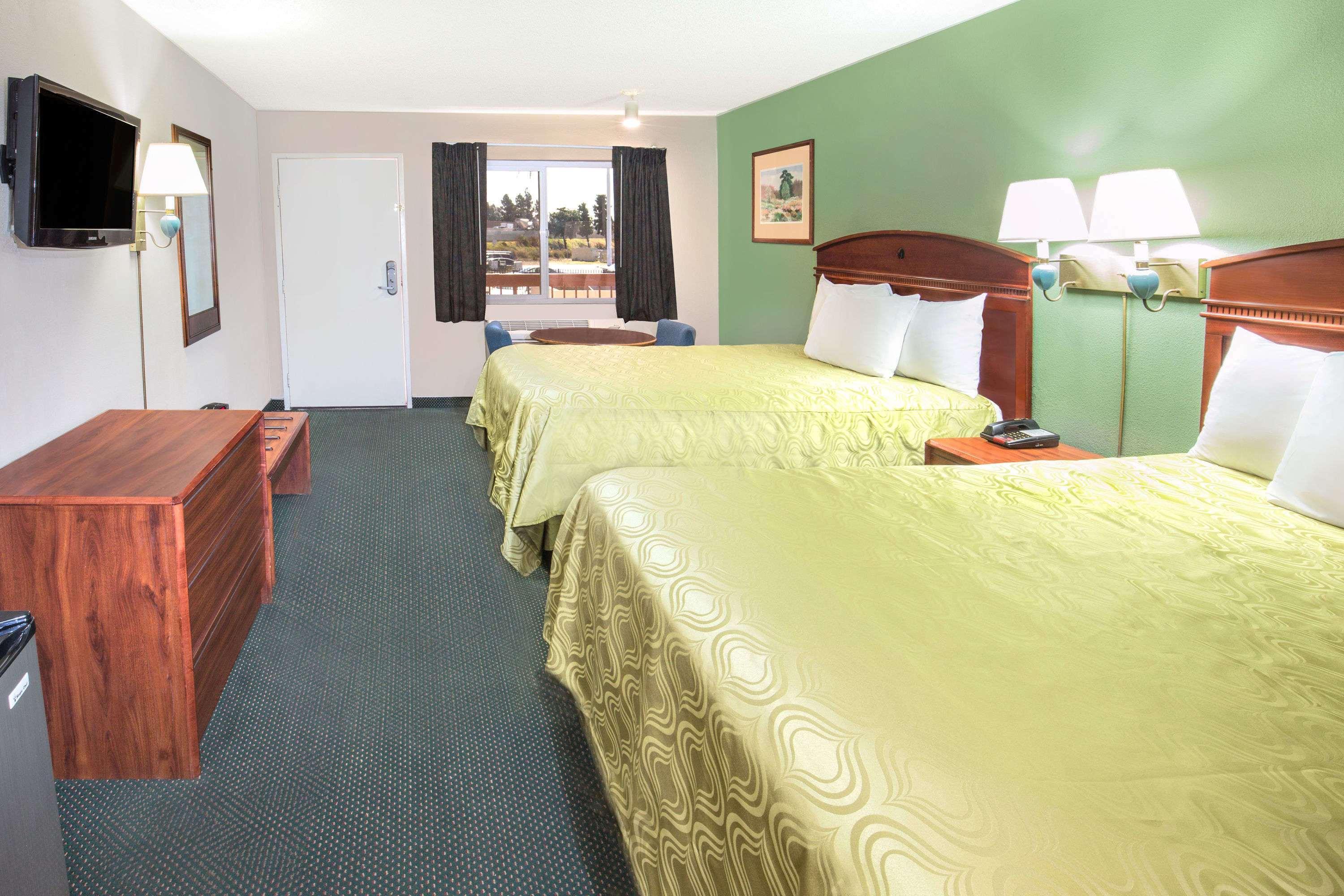 Days Inn By Wyndham Ontario Airport Eksteriør billede