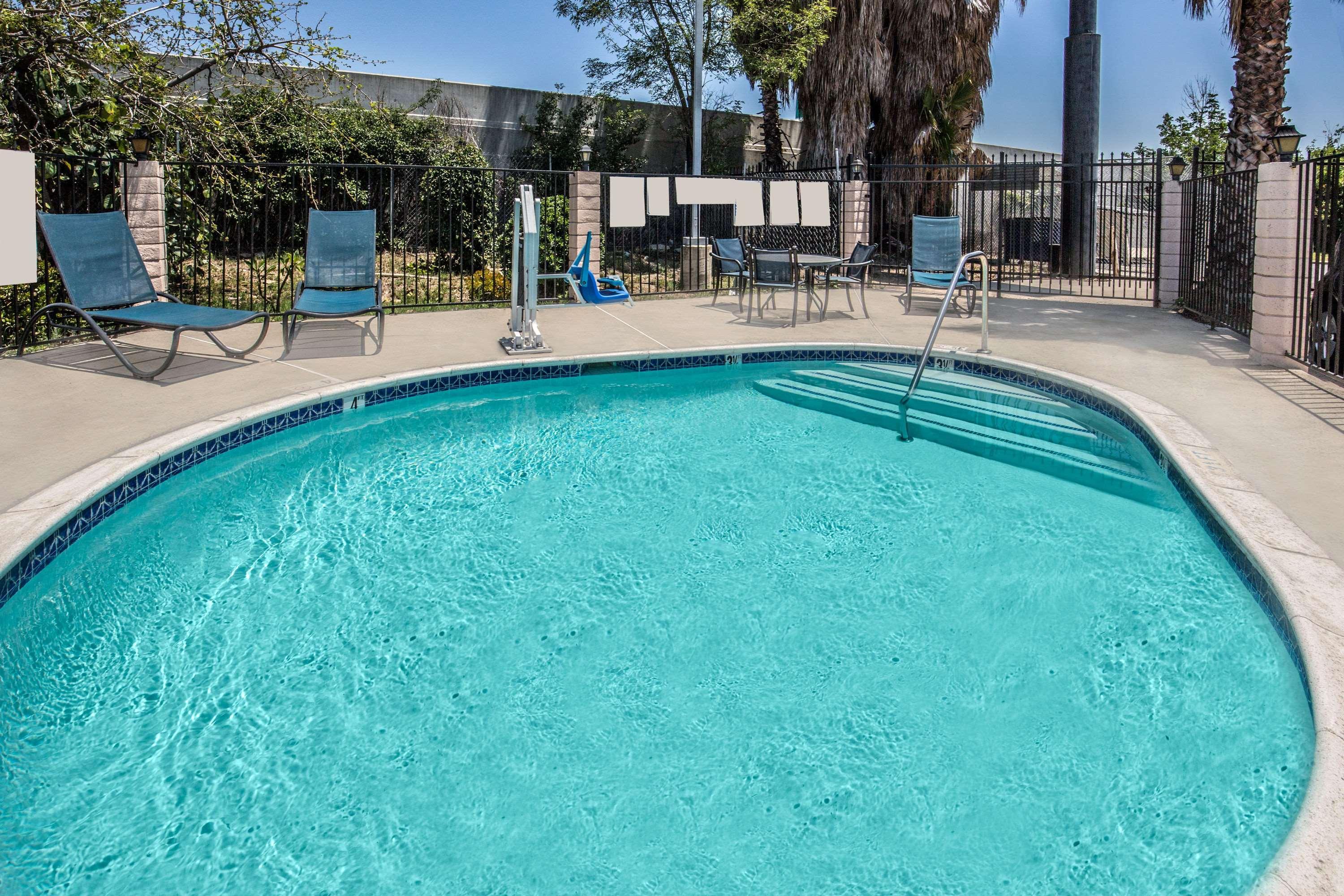Days Inn By Wyndham Ontario Airport Eksteriør billede