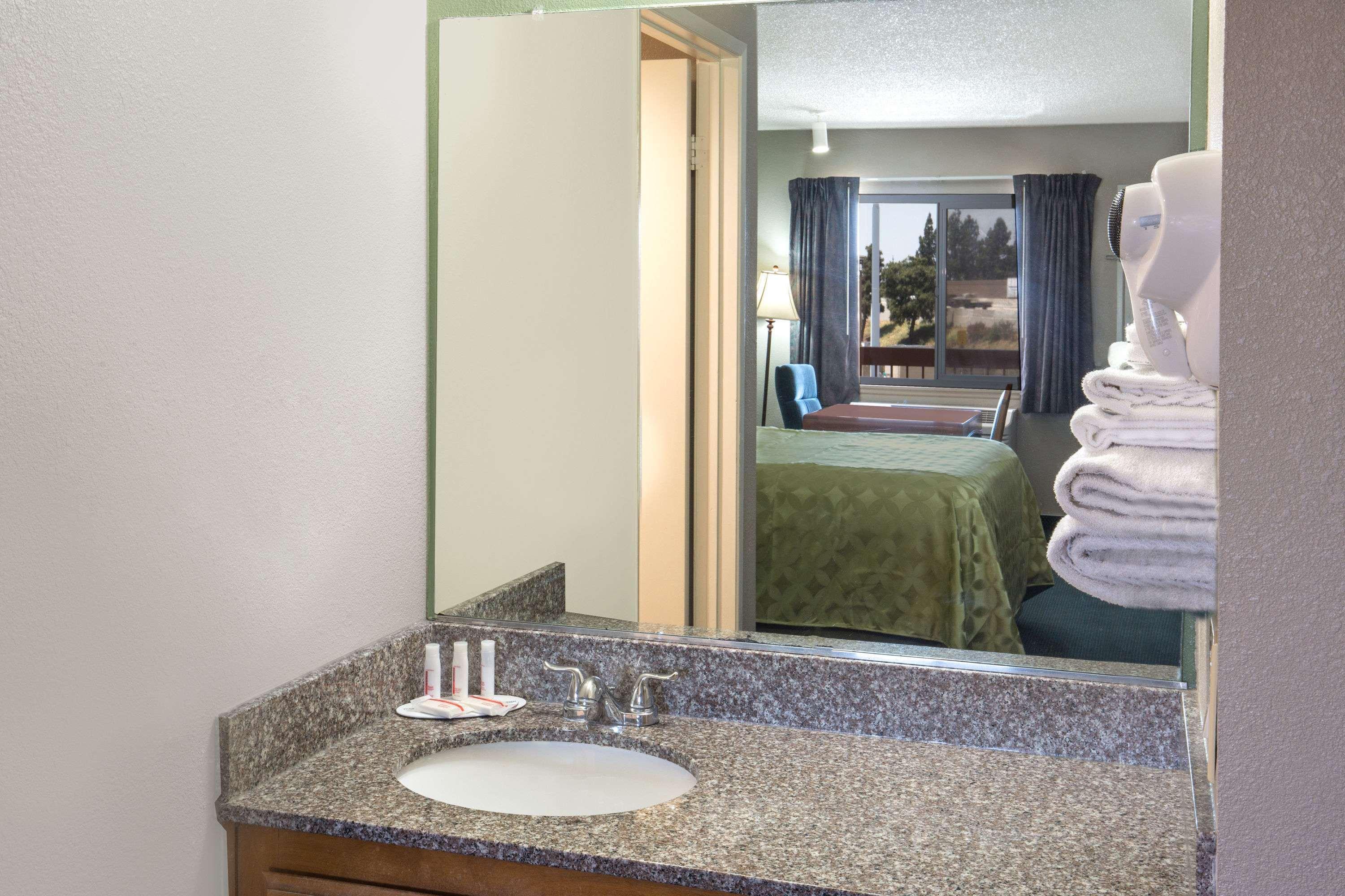 Days Inn By Wyndham Ontario Airport Eksteriør billede