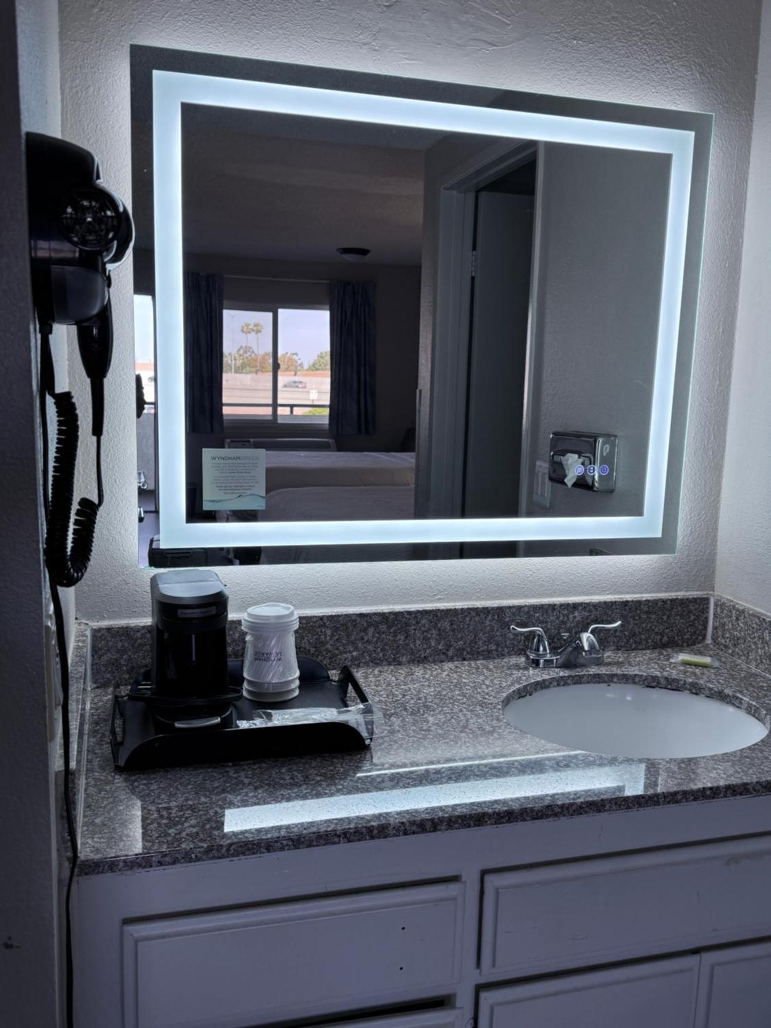 Days Inn By Wyndham Ontario Airport Eksteriør billede