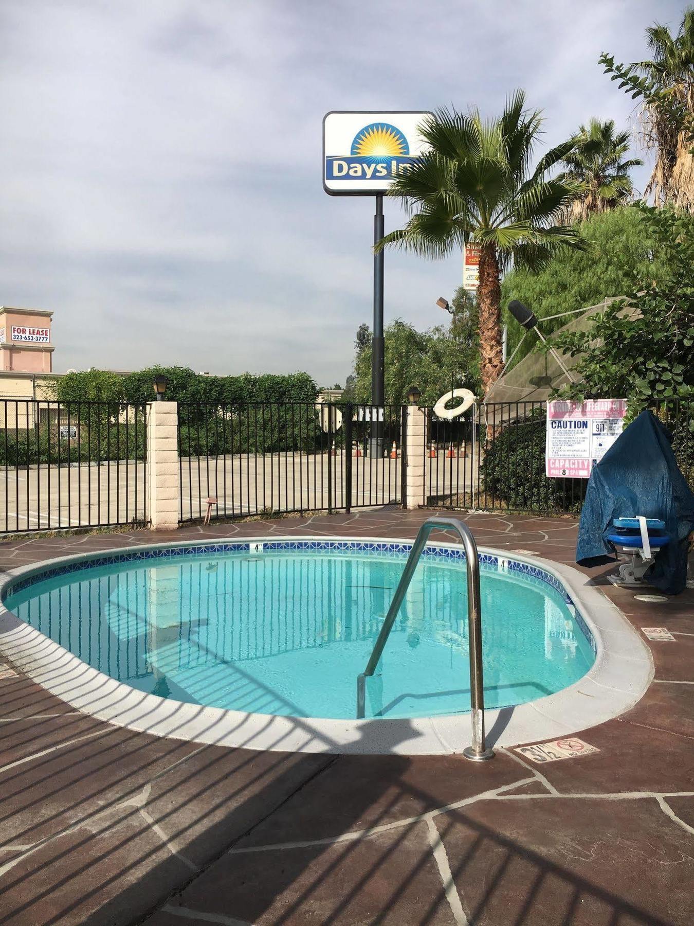 Days Inn By Wyndham Ontario Airport Eksteriør billede