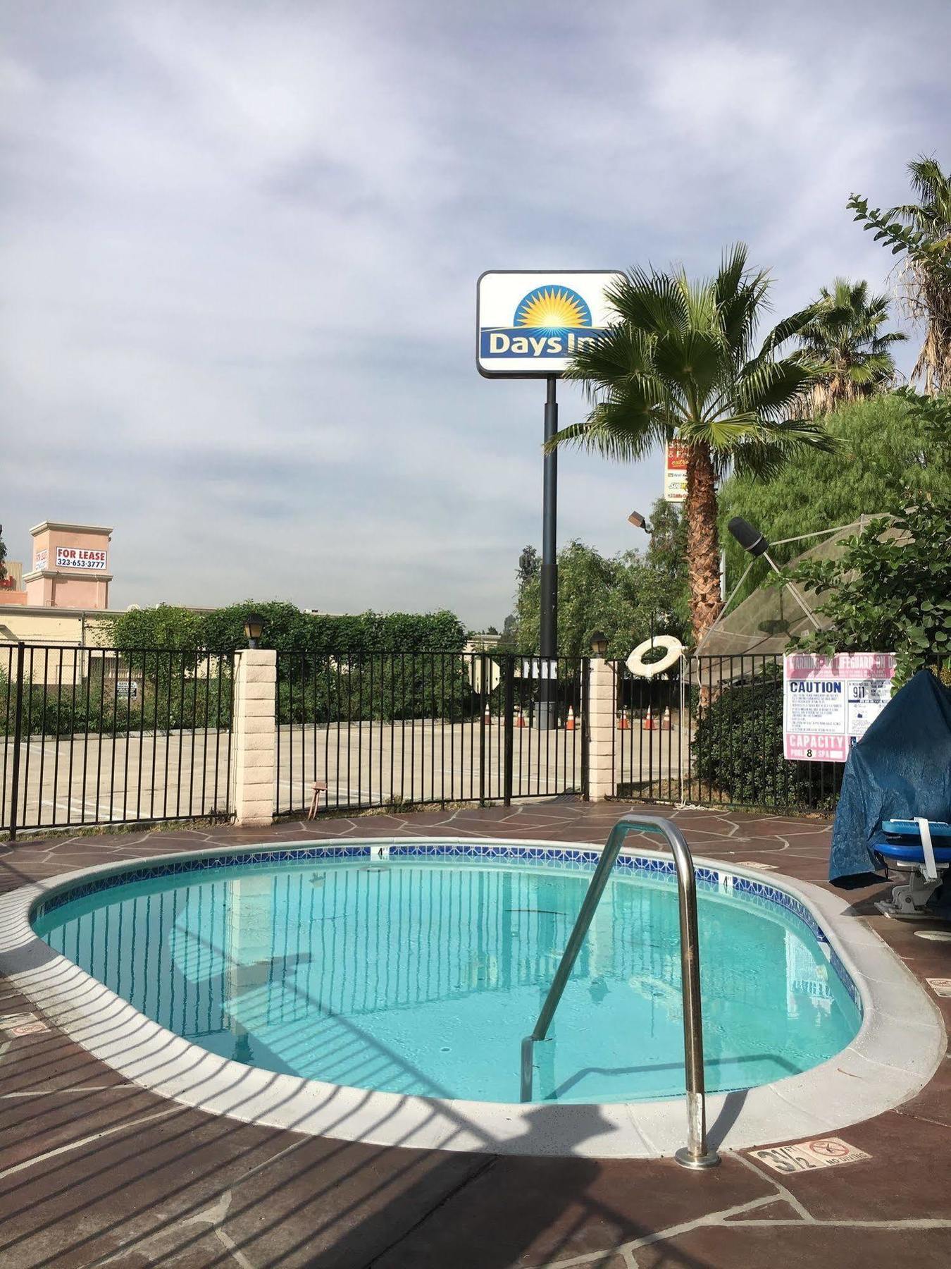 Days Inn By Wyndham Ontario Airport Eksteriør billede